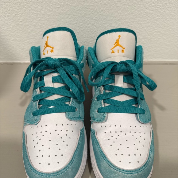 Jordan Sneakers Teal and White - Picture 4 of 6